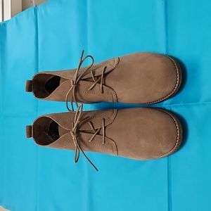 White Mountain lace-up ankle boot.